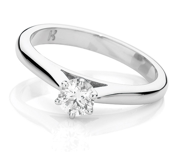 ELLA – Extra fine round diamond solitaire engagement ring