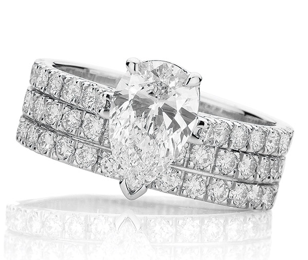 NOVA PEAR FOREVER – Pear cut diamond and double row diamond engagement and wedding ring set