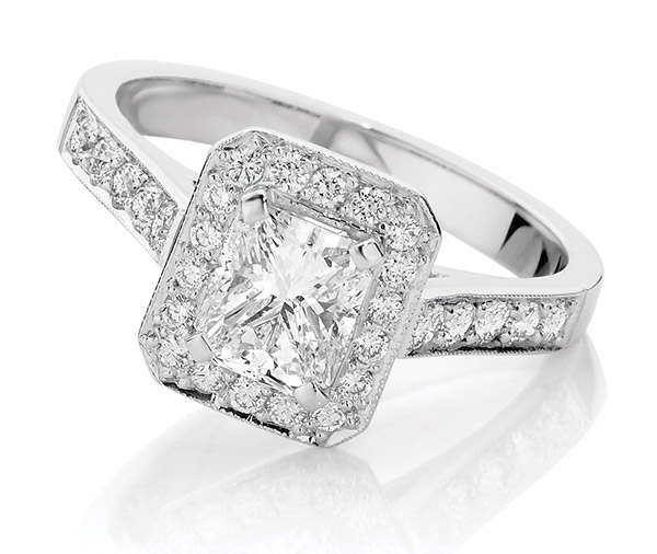 RADIANCE HALO – Radiant cut diamond engagement ring with millegraine