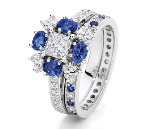 PRINCESS ROMANCE – Heart cut diamond and sapphire engagement and wedding ring set