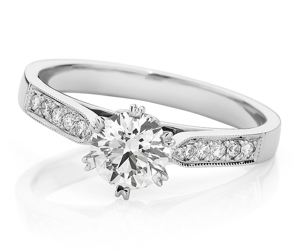 VINTAGE FAIR – 6 claw antique set diamond engagement ring