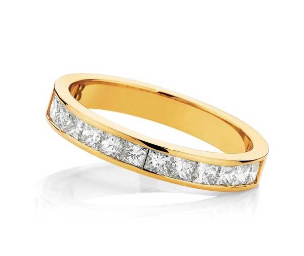 FOREVER GOLDEN DREAMS – Yellow gold princess cut diamond wedding band