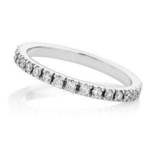 FOREVER NOVA – Micro claw diamond wedding band