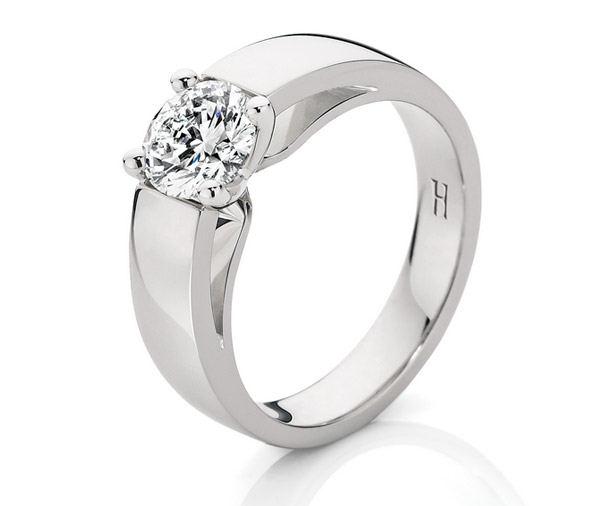 Love Affair Solitare: Four claw round diamond band style ring