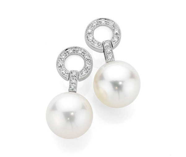 DROPS IN THE OCEAN – Diamond halo and south sea pearl earrings