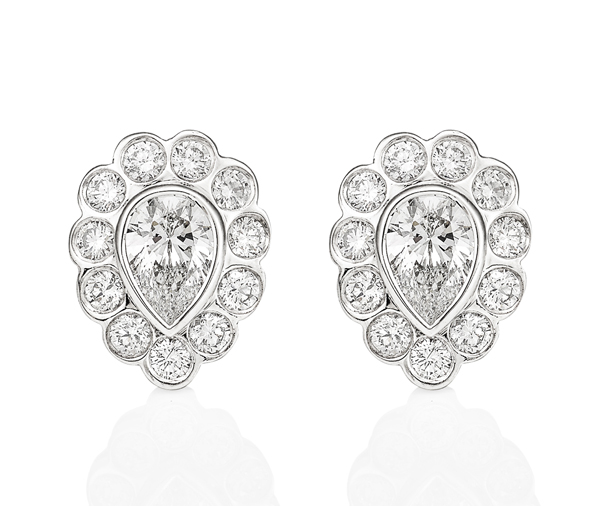 PITTER PATTER – Pear cut diamond scalloped halo earrings