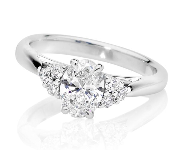 HONEY – OVAL DIAMOND AND TRILOGY SHOULDER RING