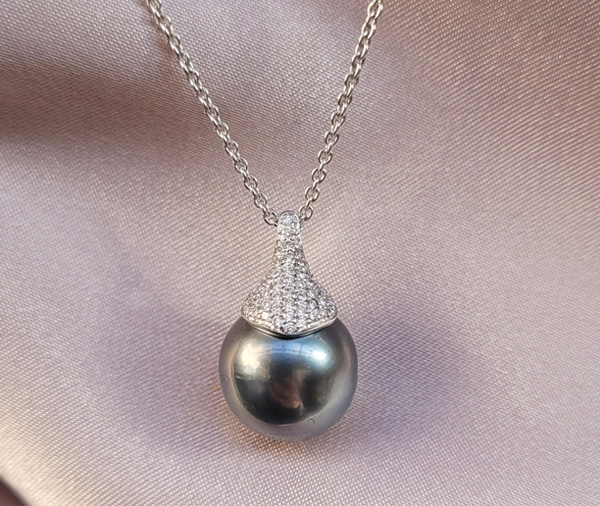 Tahitian Sparkle – Tahitian pearl and pave diamond pendant
