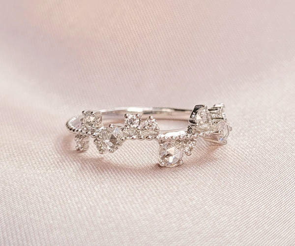 White Diamond – White gold rose cut diamond ring